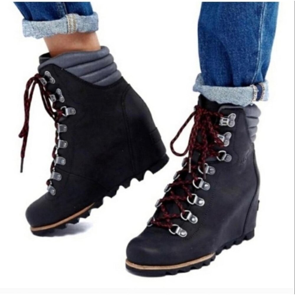 Sorel Conquest Black Leather Lace Up Waterproof Wedge Boots Womens Size 7.5